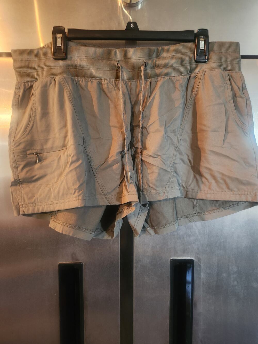 Athletic Works Cargo Shorts Women's Size XL Khaki Drawstring